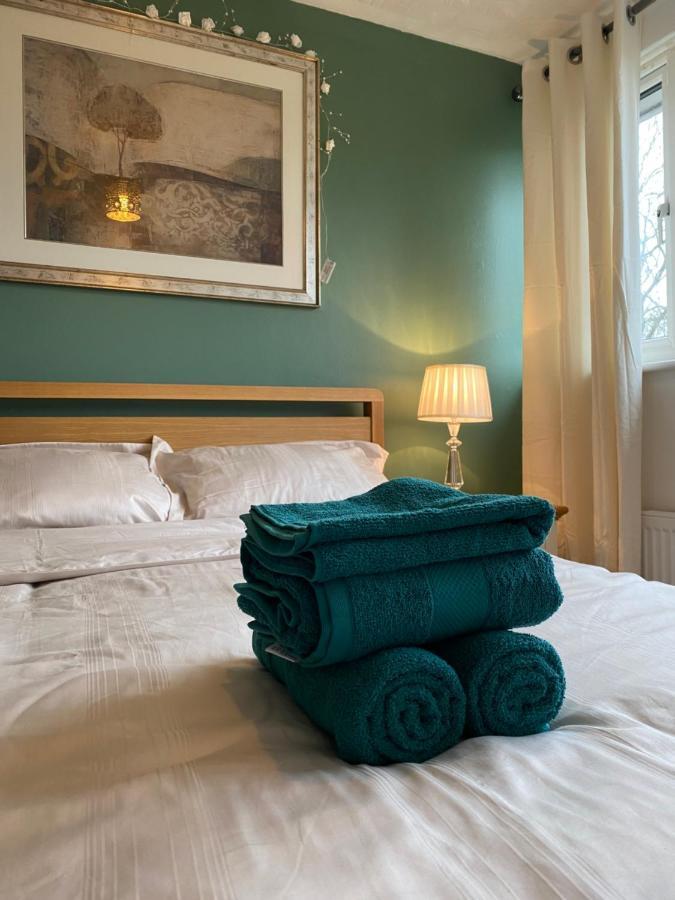 1 Luxurious Double Bedroom With Private Shower Reading Eksteriør billede