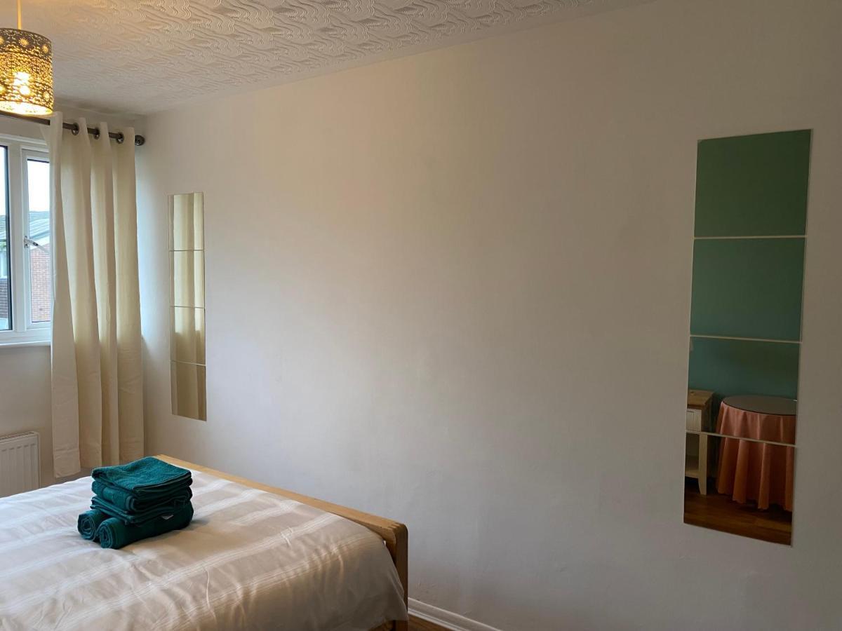 1 Luxurious Double Bedroom With Private Shower Reading Eksteriør billede