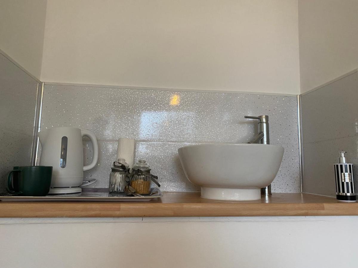 1 Luxurious Double Bedroom With Private Shower Reading Eksteriør billede