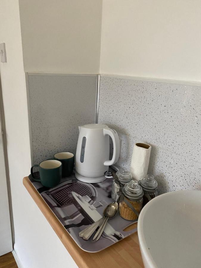 1 Luxurious Double Bedroom With Private Shower Reading Eksteriør billede
