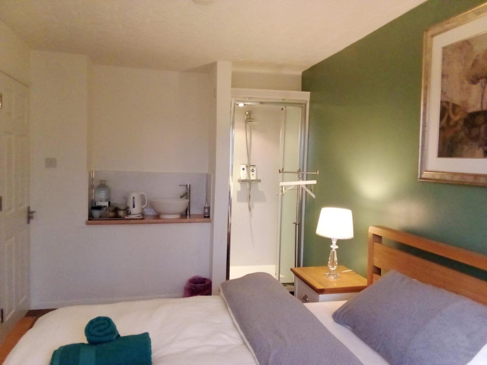 1 Luxurious Double Bedroom With Private Shower Reading Eksteriør billede